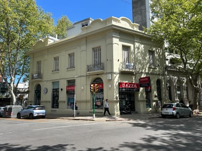 Alquiler casa en Proa Constituyente Blanes y Maldonado 9 ambientes todos a la calle