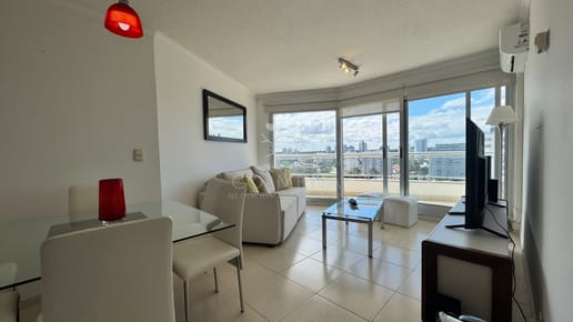 Apartamento en alquiler, con parrillero propio en Punta del Este