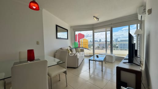 Apartamento en alquiler, con parrillero propio en Punta del Este