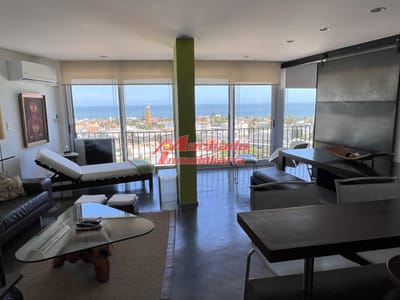 VENTA,1 dormitorio, 2 baños,  con amplio living comedor y vista al faro, mansa y brava
