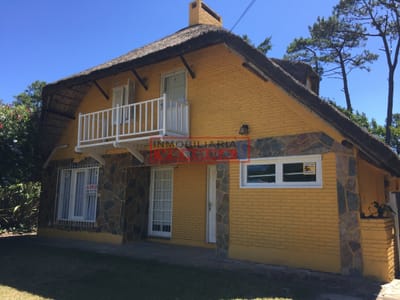 Casa en Pinares, 3 dormitorios, a mts MAR*