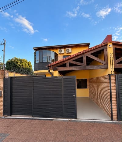 CASA EN VENTA - LAMBARE
