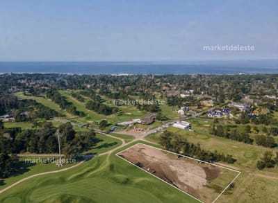 MANZANA DE 8400 M2 EN EL GOLF