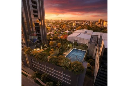 Ycuá Satí, Asunción, Paraguay

DPTO DE 2 DORM Y 2 COCH. CON BAUL. - PASEO 55

???? EXCLUSIVO DEPARTAMENTO DE 2 DORMITORIOS CON 2 COCHERAS Y BAULERA - PASEO 55
¡Viví en las alturas con el máximo confort de Asunción! Venta de un imponente departamento en el
