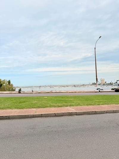 Se Vende PH 2 dormitorios con patio a 3 cuadras de la rambla