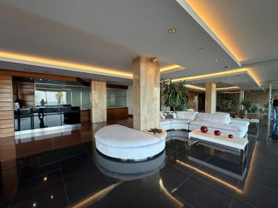 Apartamento en venta c/ cochera en Pocitos
