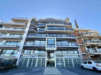 Apartamento Rambla Malvin 3 dormitorios garaje patio