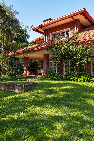 Amplia Residencia EN VENTA con Acceso a cancha de Golf - Yacht & Golf Club