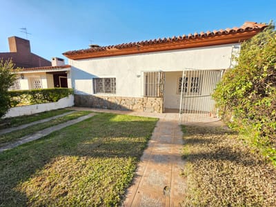 Alquiler de casa en Malvin, una cuadra del Norte de Av Italia dos dorm y cochera