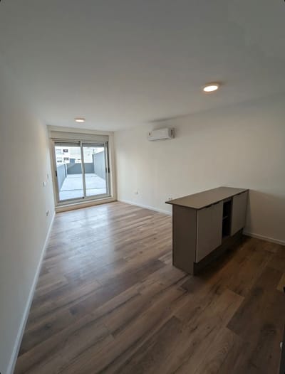 Alquiler monoambiente con piscina y un patio de uso exclusivo en Cordon Design