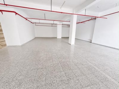 En Alquiler Amplio Showroom/Salón sobre Avenida en Asunción A553