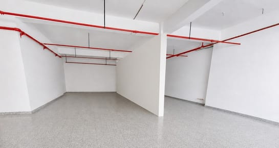En Alquiler Amplio Showroom/Salón sobre Avenida en Asunción A531