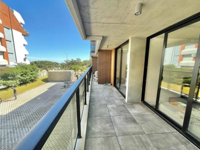 APARTAMENTO DE 1 DORMITORIO  EN EDIFICIO MANSA INN BEACH PUNTA DEL ESTE