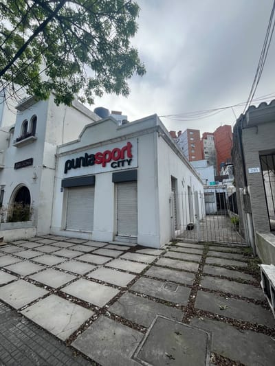 Oficina o Local de 100 m2 a metros del Punta Carretas Shopping