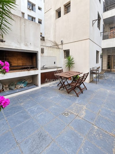 21 de SETIEMBRE Y BTO BLANCO, MODERNO 2009!  SOL NORESTE. PATIO CON PARRILLERO. 2 GJES. PISCINA EXT COMUN.