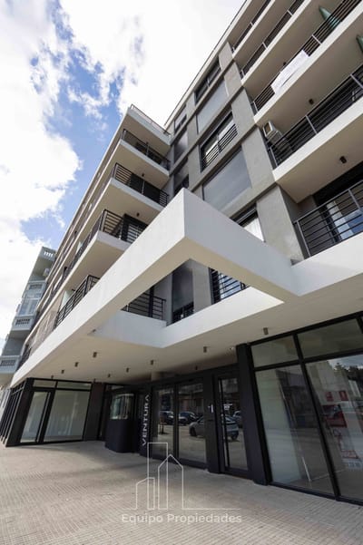 Apartamento en alquiler de dos dormitorios y balcón con Muy Buenas Amenities!!!