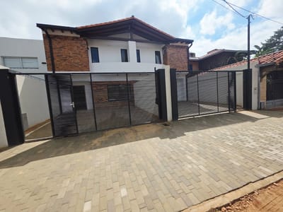 VENDO DUPLEX EN ZONA MADAME LYNCH