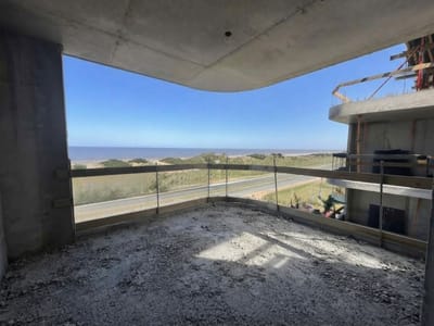 VENTA Apto 3 Dormitorios 2 baños - Piso 1 - con amplia terraza - Rambla Costanera Parque Carrasco