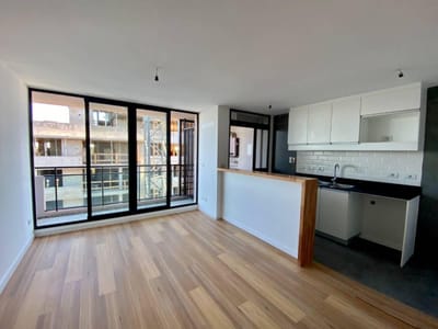 Venta Espectacular Apartamento 1 Dormitorio Con Vistas Al Lago
