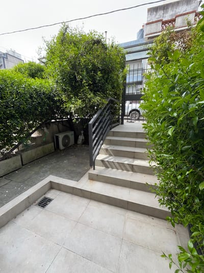 POCITOS ALQUILO APARTAMENTO 1 DORMITORIO CON JARDIN AL FRENTE