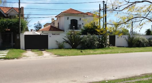 Alquiler Casa 3 Dormitorios 2 Baños Patio Parrillero Cochera Sin Gastos Comunes En Carrasco