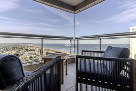Moderno Penthouse con Vista al Mar, en Playa Brava, 3 Dormitorios con Parrillero y Dependencia de servicio