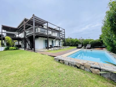 Excelente Casa de 5 Dormitorios en Manantiales, Punta del Este