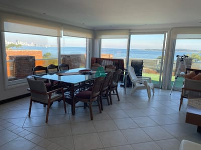 Venta - Apartamento 3 Dormitorios y Dependencia, Primera Línea. Playa Mansa