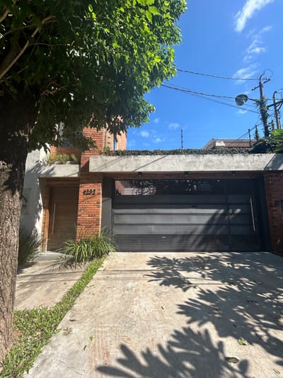 VENDO CASA EN PLANTA BAJA CON OFICINA INDEPENDIENTE EN SAJONIA