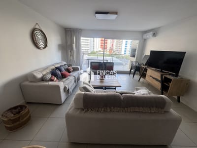 Apartamento de 3 dormitorios en venta en Punta del Este
