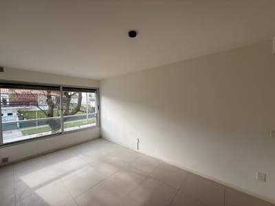 Venta de apartamento 1 dormitorio con garage en Malvin con renta