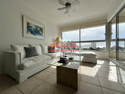 Alquiler y venta de apartamento de dos dormitorios en Punta del Este