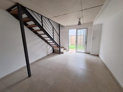 Apartamento en alquiler tipo duplex de 1 dormitorio con patio en Reducto