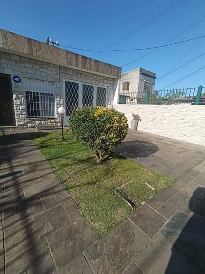 Casa en alquiler c/ cochera en Maroñas