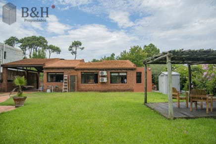 En venta casa de 3 Dormitorios en Jardines de Córdoba con Barbacoa