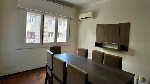 Apartamento Luminoso de 1 Dormitorio al Frente con Balcón – Centro