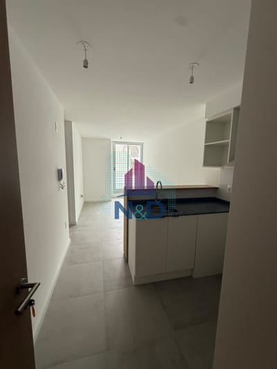 ALQUILER APARTAMENTO AL CONTRAFRENTE  DE UN DORMITORIO CON BALCÓN EN CENTRO