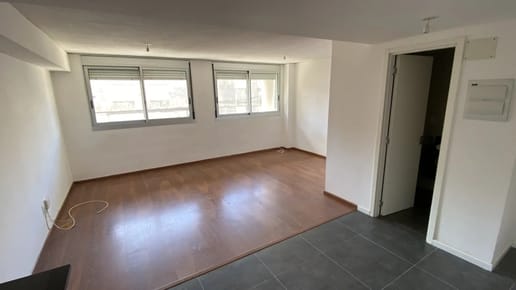 ALQUILER MONO AMBIENTE EN CIUDAD VIEJA, AL FRENTE EN PISO 1, CAMARAS Y SUM, GASTOS BAJOS
