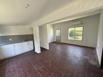 ALQUILER EN PUNTA GORDA DE 1 DORMITORIO, PH AL LATERAL EN PLANTA BAJA, PATIO EXCLUSIVO, COCHERA, SIN GASTOS COMUNES