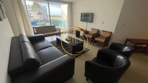 Apartamento en alquiler de  3 dormitorios y dependencia en Punta del Este