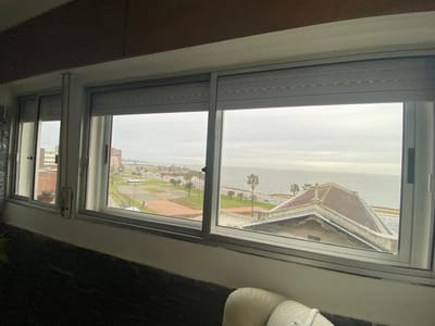 ALQUILER EN CIUDAD VIEJA SEMI AMUEBLADO DE 1 DORMITORIO, CON VISTA A RAMBLA SUR, LAVADERO CERRADO