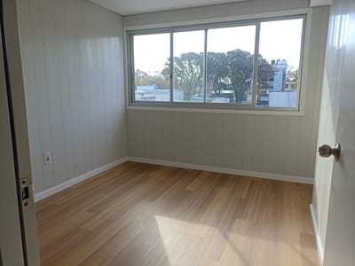 ALQUILER EN BUCEO DE 1 DORMITORIO, PISO 1 AL FRENTE, GASTOS BAJOS