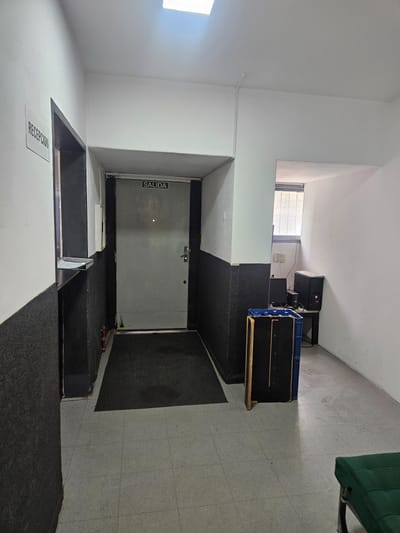 Local O Deposito Con Oficinas Y Baños