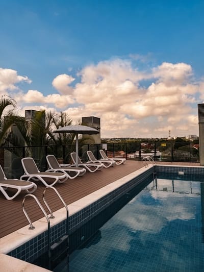 Alquilo: Exclusivo departamento de 2 habitaciones con ubicación privilegiada, adyacente al prestigioso Club Centenario.