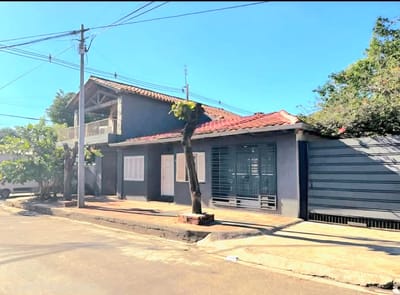 VENDO CASA EN ASUNCION , SANTA MARIA,  A 2 CUADRAS DE SANTA TERESA