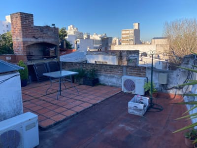 MUY LINDA CASA RECICLADA DE ALTOS, 3 DORM , TERRAZA CON PARRILLERO, POCITOS