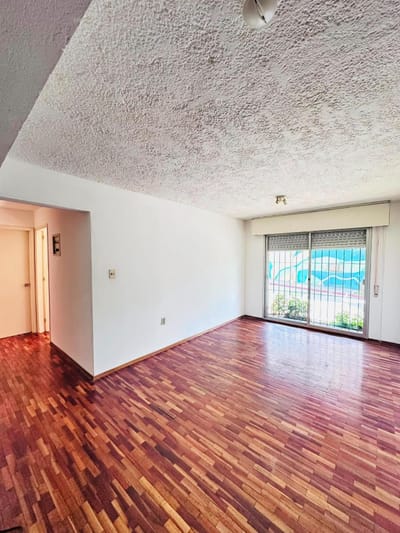 Dueño Vende - Apto 2 Dorm c/ Cochera - Próx. A Rambla De Buceo - Apto Banco.
