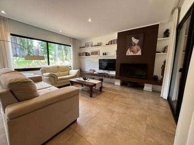 Alquiler anual y venta casa 2 dormitorios en Barrio privado