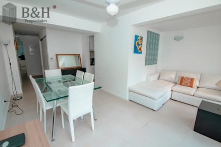 Oportunidad en Venta de Apartamento de planta baja con salida al jardín de tres dormitorios en Playa Montoya