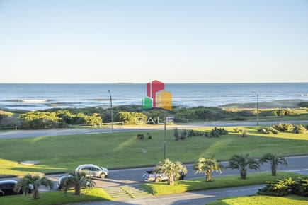 Departamento en venta frente al mar. Torre Lobos, Playa Brava, 3 dormitorios.